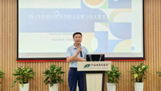 钟鸣教授为鸭脖师生作讲座