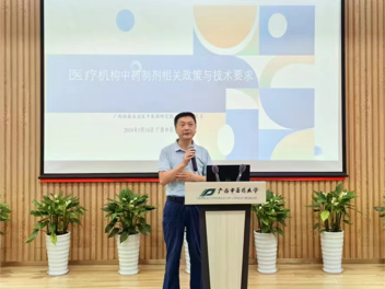 钟鸣教授为鸭脖师生作讲座