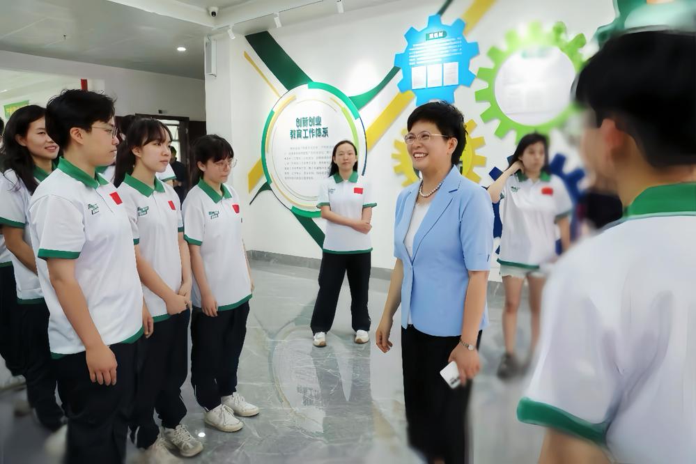 添加图片描述 添加图片描述