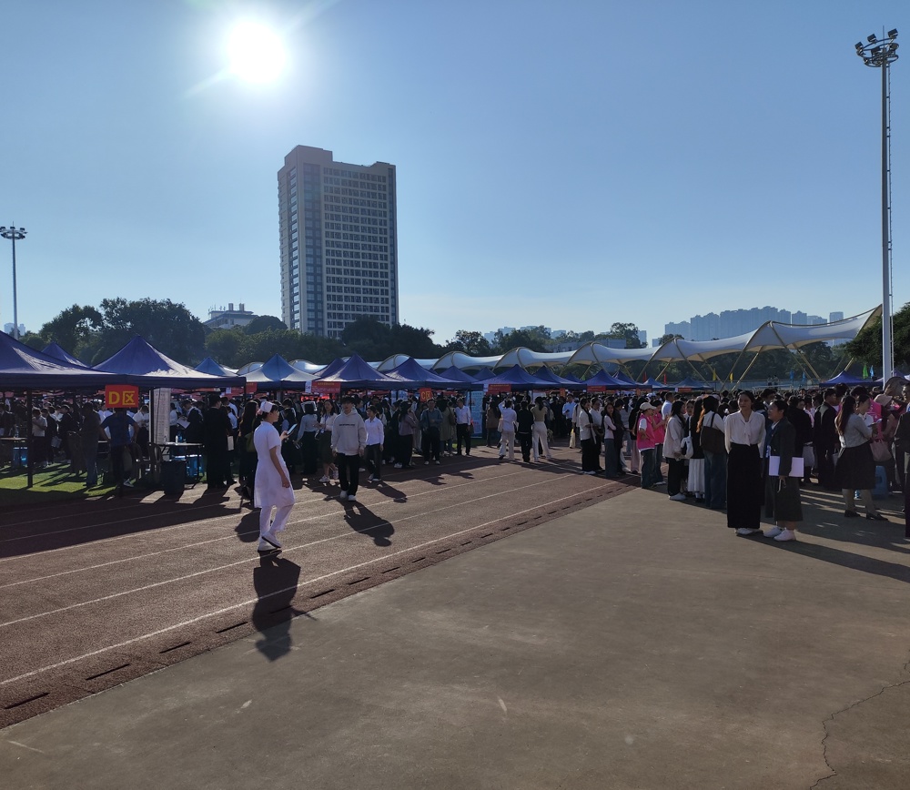 双选会会场_副本