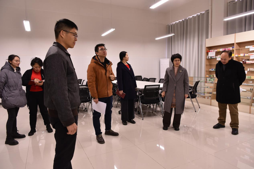 马秋平、黄勇一行在东盟校区进行教学检查