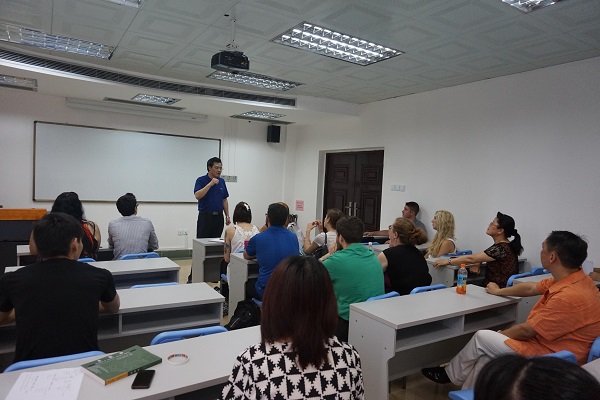 国际教育学院蒋基昌院长主持欢迎会