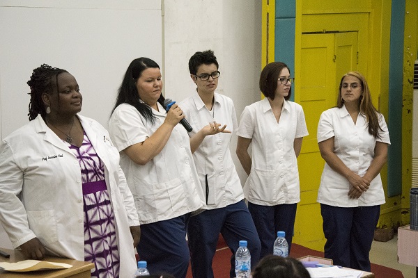 美国督优维尔学院护理学院师生回答鸭脖学生问题