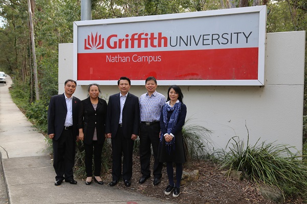 鸭脖代表团全家福