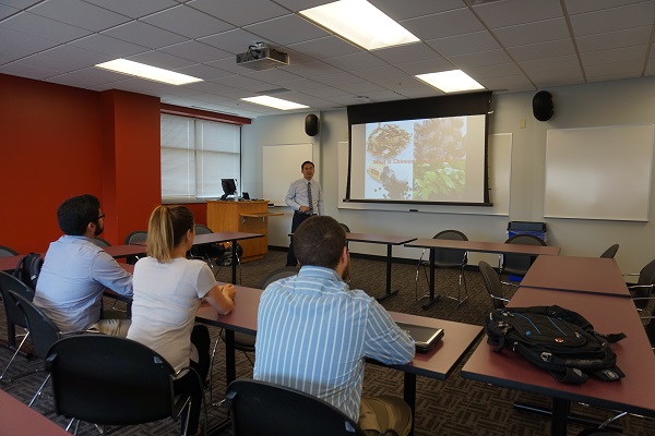 鸭脖教师在上课