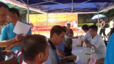 瑶医药学院在武鸣开展重阳节敬老义诊活动