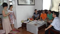 制药厂开展“七一”慰问老党员、困难党员活动