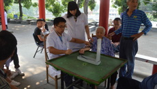 高职院开展“深秋关怀，爱心服务”义务活动