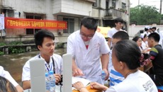 弘扬中医国粹，展现职教风采---广西中医学校举行社区义诊活动