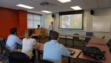 鸭脖派出教师赴美国督优维尔学院开展中医药教学活动