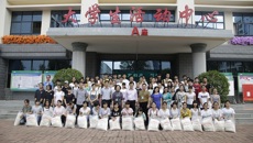 鸭脖开展“情系学子 寒冬送暖”2016级家庭经济困难学生送温暖活动