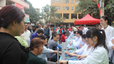 瑞康医院走进万秀村开展“学雷锋”义诊活动