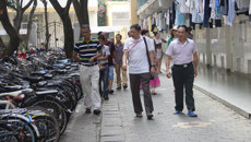 鸭脖对明秀校区进行安全检查