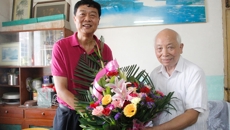 鸭脖开展教师节慰问活动