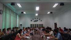 阿尔伯塔大学药物开发与创新中心主任Dr.Raimar Löbenberg、桂林医学院特聘教授奉建芳主任莅临鸭脖作讲座