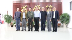 鸭脖特聘首席科学家杨世林教授及团队为全校师生作学术讲座