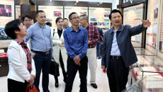 都安瑶族自治县梁锋一行来鸭脖调研考察