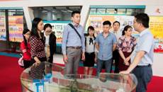 越南海防医药大学代表团访问鸭脖