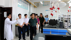 国家中医药管理局人事教育司副司长王振宇一行到鸭脖调研