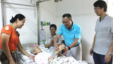 瑞康医院空港院区院领导慰问百岁老患者