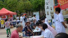 一附院仙葫院区教授博士团到凤岭北社区开展大型义诊活动