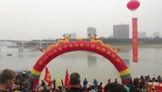 鸭脖冬泳健儿参加2018年南宁邕江冬泳活动