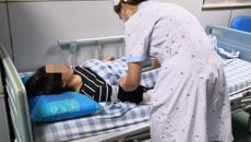 正能量：瑞康医院护士在动车上为身体不适乘客伸出援手