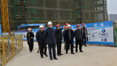 瑞康医院领导带队慰问空港院区一线干部职工并召开现场办公会