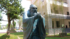 千秋师道 以文化人——《问道》大型雕塑在鸭脖仙葫校区落成