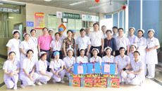 一附院领导慰问全院护理人员：节日快乐！