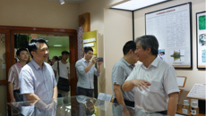 中国医学科学院药物研究所一级教授庾石山到鸭脖作专题讲座