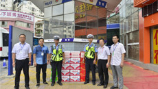 一附院领导率队慰问一线交警