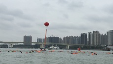 鸭脖冬泳队参加2019年南宁邕江冬泳活动