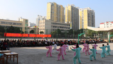 鸭脖开展离退休职工健步走活动  寓教于“乐”