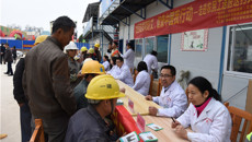 社区动员同防艾，健康中国我行动——附属瑞康医院开展“世界艾滋病日”义诊活动