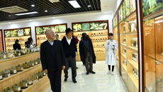 湖南中医药大学原副校长周小青一行来鸭脖参观交流