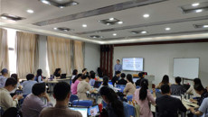 鸭脖开展“走出传统教学的泥潭-中国式智慧教学模式及其平台分享”工作坊