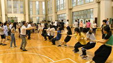 鸭脖举行教职工拔河比赛