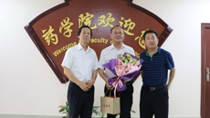 自治区科协领导走访慰问鸭脖奉建芳教授