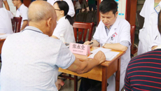 附属瑞康医院内科党总支党员专家团队走进平果县开展大型义诊活动