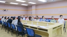 鸭脖召开教职工团委主题会议