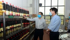 自治区市场监管局李勇强副局长到鸭脖检查食品安全工作