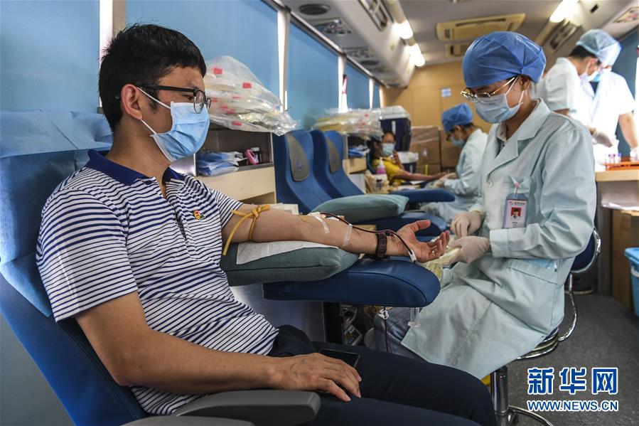 （聚焦疫情防控）（1）YABO鸭脖师生无偿献血助力抗疫