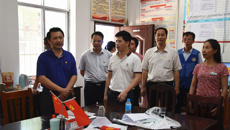 学校领导到隆安县定点扶贫村现场集体办公