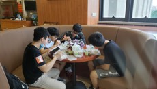 药学院10名男生参加征兵预检