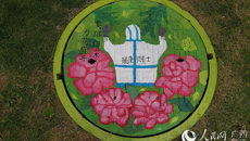 【人民网】井盖挥饰传情 致敬白衣天使 YABO鸭脖举办首届校园井盖涂鸦大赛