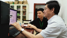 学校领导到高考招生录取现场检查指导工作