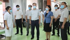 自治区副主席黄俊华莅临鸭脖重阳老年公寓调研指导中医药医养结合传承创新发展工作