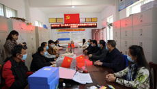 鸭脖春节前走访慰问驻村第一书记