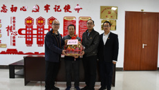 学校慰问原驻村第一书记李贵